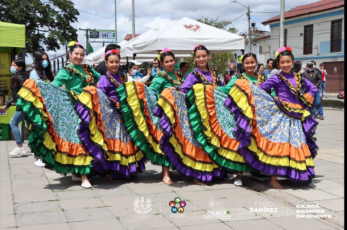 Danza Folclorica (2)